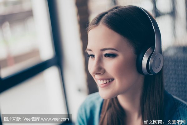 她笑着唱完的歌，我却不敢点开听，太苦了
