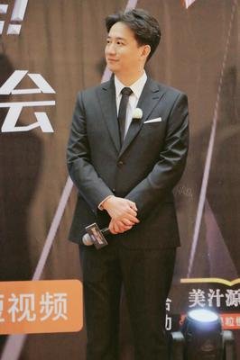 黄磊“人到中年，不敢回家”，戳痛万千中国人的心！