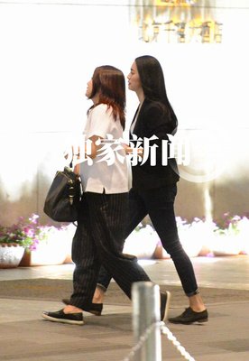 “别在深夜翻手机相册”