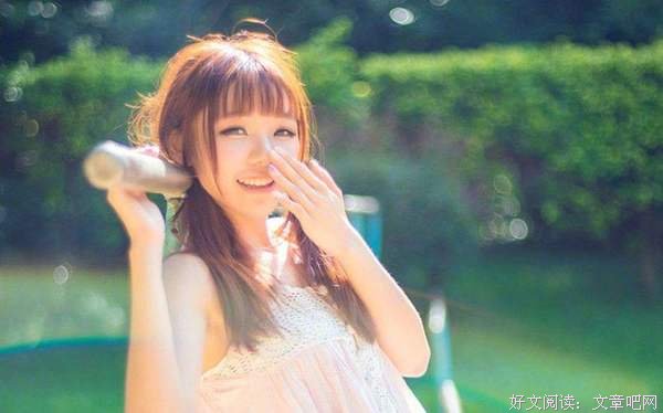有钱的女人看包，漂亮的女人看花，聪明的女人看…… 