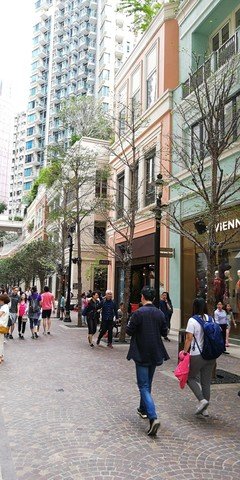 “爱发朋友圈，是微信里有喜欢的人”