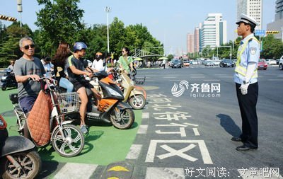 有关在十路上的句子