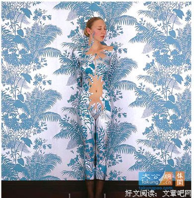 苏州裸奔女崩溃刷屏：“快拍下她的裸体，发到朋友圈！”