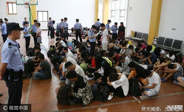 花万元带7岁女儿做脸,涂人血抗老,她可被喷惨了