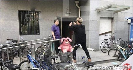77岁赵忠祥被群嘲：你到底有多缺钱？