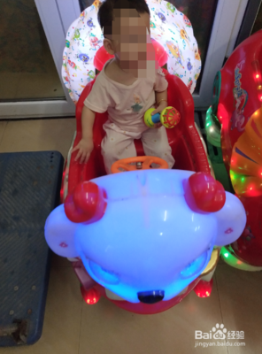超市门口的摇摇车，一块钱骑到疯