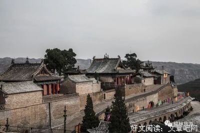 一阕纸墨一飞花，左手去月忆右手年华的句子