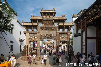 《两个人和全世界·从雨林迷雾到千岛落日 沙发客 开民宿 搭便车 