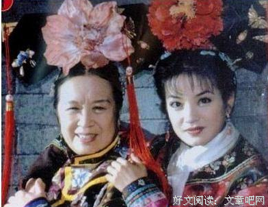 赵薇和“容嬷嬷”新合影：怎样看出两个女人关系不错？