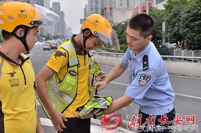 拒当网红，不要百万年薪，这位湖南外卖小哥央视夺冠后又创新的奇