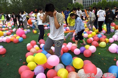 比你快乐的人，都很会捡垃圾