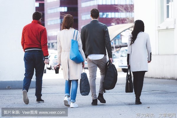 请这四个人，马上离开！我们不欢迎你！