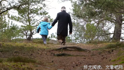“喂，120吗？我家有个精神病需要住院.....对，孩子他妈！”