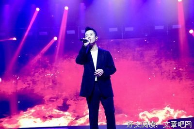 青春属于表白，阳光属于窗台，而上我想我属于一个拥有你的未来。