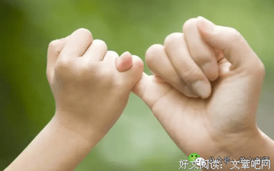 爱谈钱的父母，只会教孩子自卑