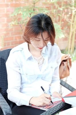 《董卿：在时光中优雅盛开（“央视一姐”的成长记录、奋斗历程、