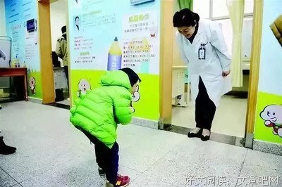一张偷拍照刷爆朋友圈：最爱孩子的人，不是父母，而是......
