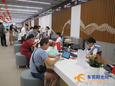 这场在东莞市民服务中心呈现的多媒体视觉秀，趣味与年味共存