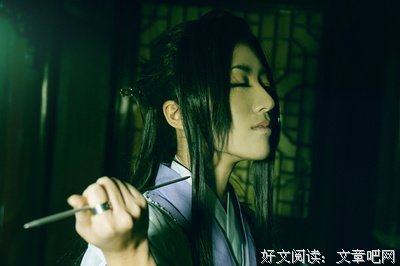 不识君谁怜将去发来下，为谁妍实去天你貌花容。经典名句