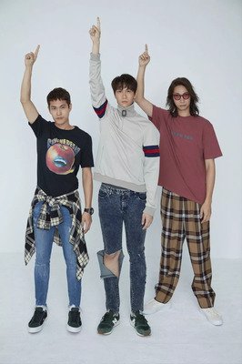 他哪里不正经？小哥哥明明长得很正经啊！