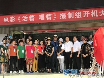 《活着唱着》影评100字