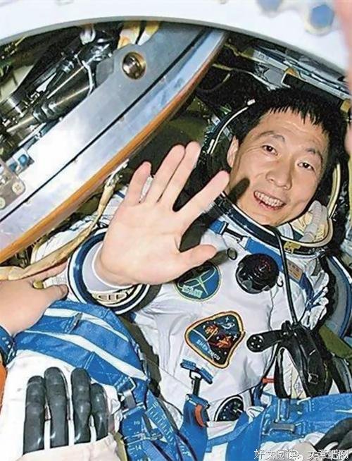 为什么宇航员进入太空必须配枪