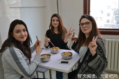 女留学生归国隔离撒泼要特权：在国外唯唯诺诺，对祖国重拳出击！