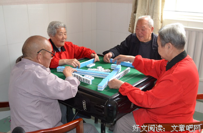 把父母送养老院行吗?这个老人一句话,点醒很多人!