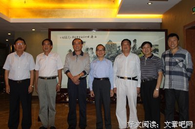 感觉新来的领导对我有意思，从还是不从？