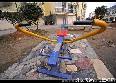 “妻子临死前，我送给她一个灯泡当礼物。”