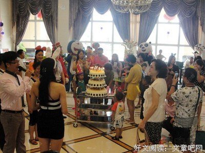 进来和居老师一起吹蜡烛吧！ 