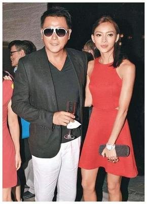 她上位成功后又插足小8岁男人的婚姻：当第三者，你有瘾吧
