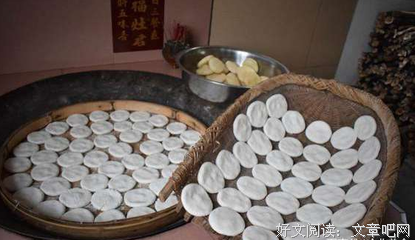 亲妈打包三份海底捞免费小吃去看婆婆，我气得把她赶了出去！