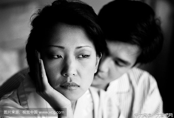 离婚女星因“老牛吃嫩草”被骂：离婚就不能恋爱吗？