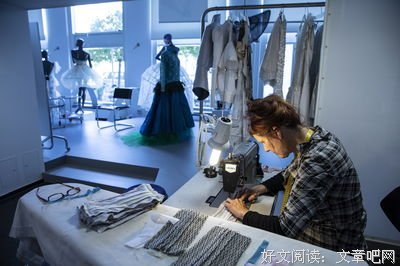 “口罩婚纱”成网络热议：做好这3件事，让婚姻不再艰难！