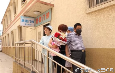 亲眼看到老公从前妻家出来，我立刻问他借2万块贴给娘家！