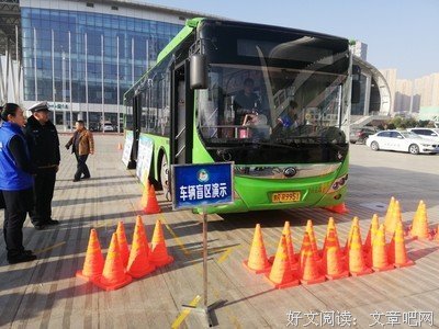 体育生出柜现场，要是开门前穿上裤子就好了