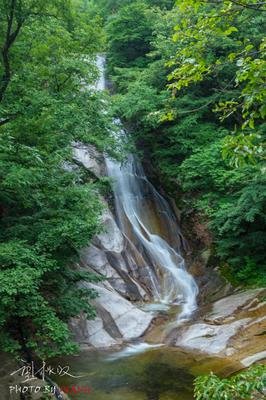 小窗低语丨∮ 白云中的那一座山峰