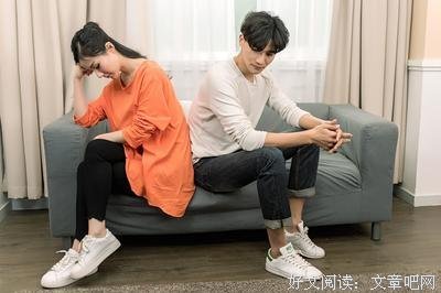 一个心里没你的男人，微信上才会回复你这“四个字”