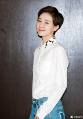 “papi酱好惨一女的”