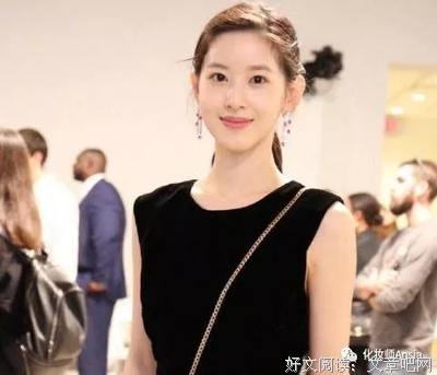 章泽天成最年轻百亿富豪，比起总裁夫人董花花，她更懂得这一点