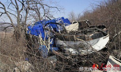 大巴坠崖 ，51人无一生还！