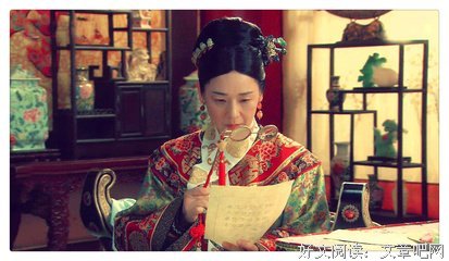 坟茔里挖出腐烂的尸身，他不顾一切抱住不撒手