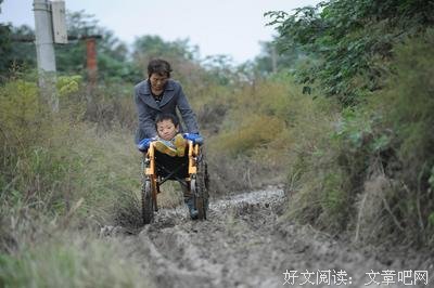 当着6岁孩子的面，连捅自己7刀：失控母亲的背后，真相令人心酸