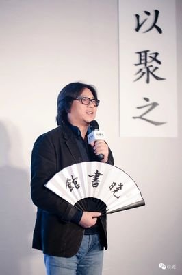 高晓松“人设崩塌”被群嘲：他是如何“靠家里”变成人生赢家的？