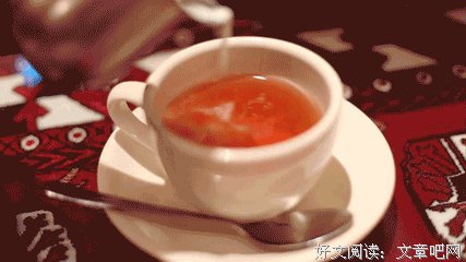 “因为一杯奶茶，所有人都羡慕她”：什么样的女人，能被男人宠到