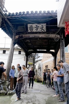 男子把“存折”10元改成20万，去银行…悲剧了！