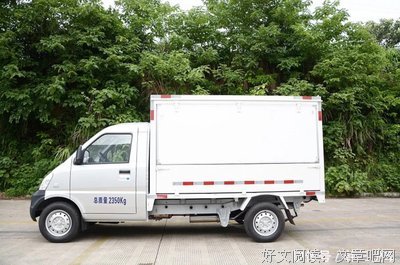 钟美美最新视频模仿志愿者，五菱豪华地摊车卖爆了