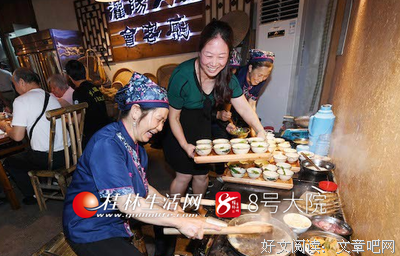女子摆地摊日赚4000，奖励自己奥迪：千万别小看摆地摊的人！