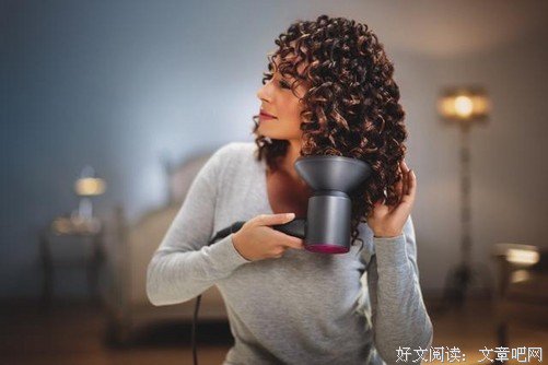 那些攒钱买戴森的年轻人，是为了装吗?